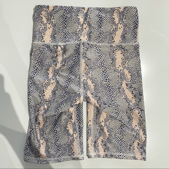 faux-snake print 8" biker shorts - Picture 5 of 5